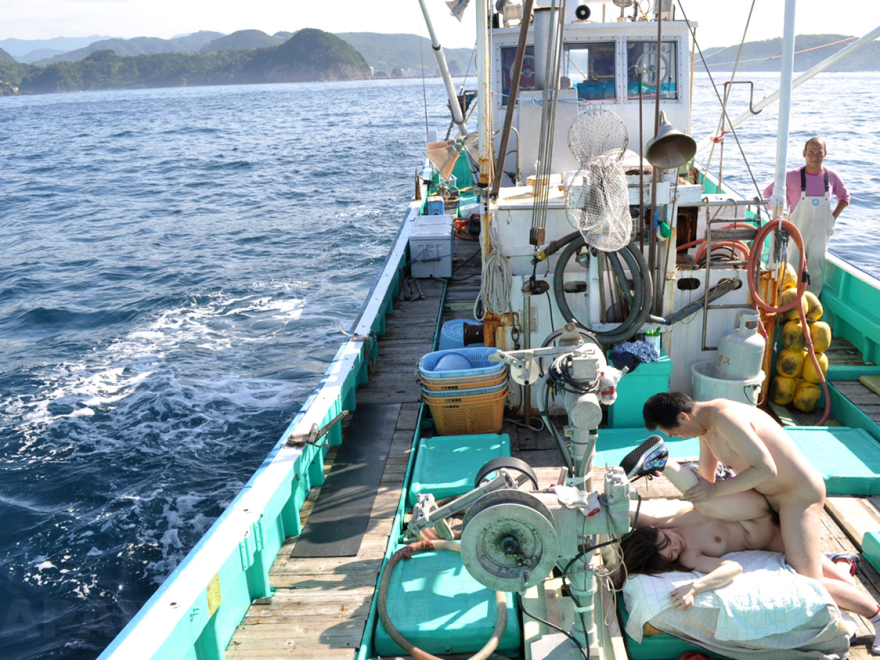 พายเรือไปพลอดรัก